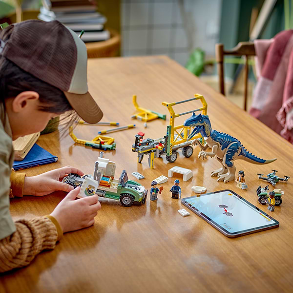 Фото - Конструктор LEGO Jurassic World Місії динозаврів: Вантажівка для перевезення алозавра (76966)