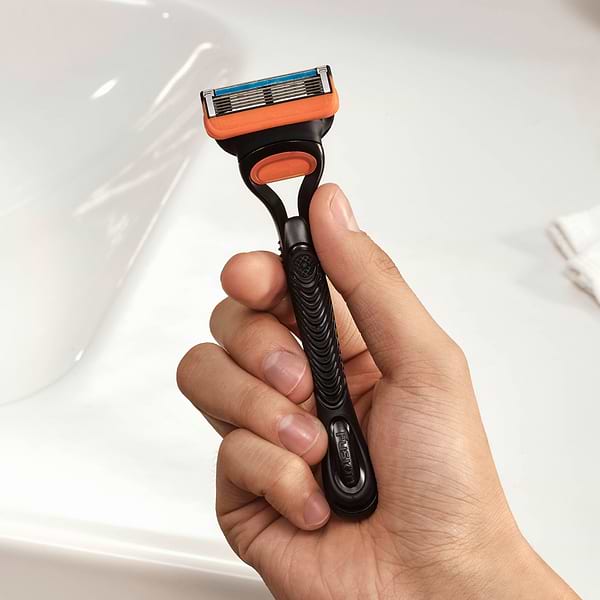 Фото - Станок мужской Gillette Fusion5 с 4 сменными картриджами (7702018556274)