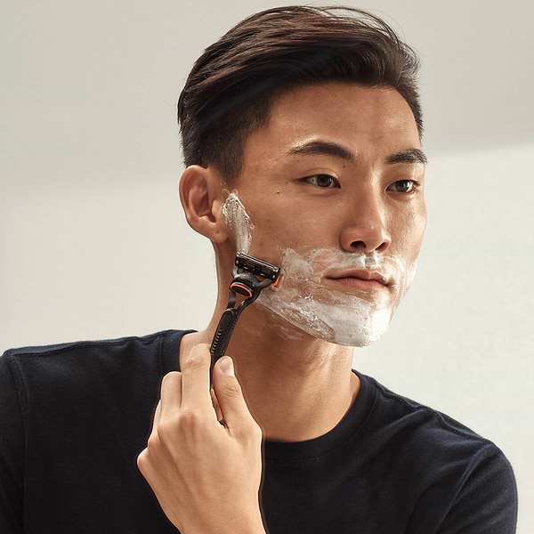 Фото - Станок мужской Gillette Fusion5 с 4 сменными картриджами (7702018556274)