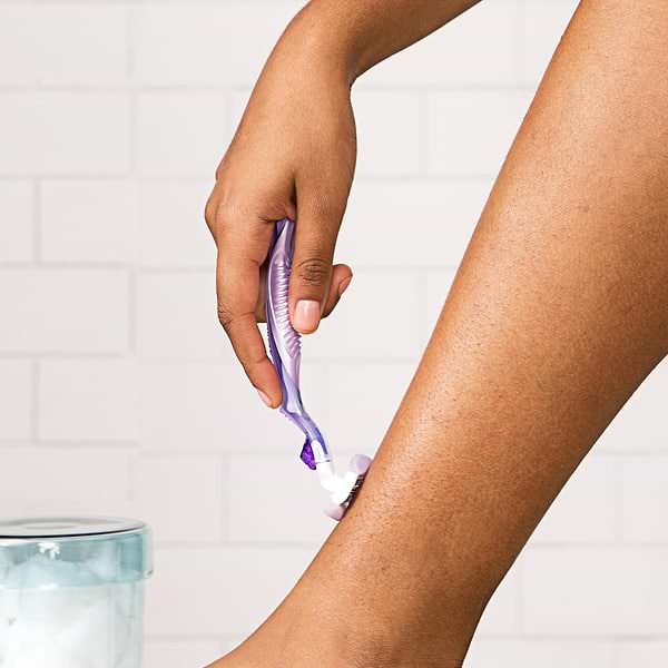 Фото - Станок женский Gillette Venus ComfortGlide Breeze с 2 сменными картриджами (7702018886166)