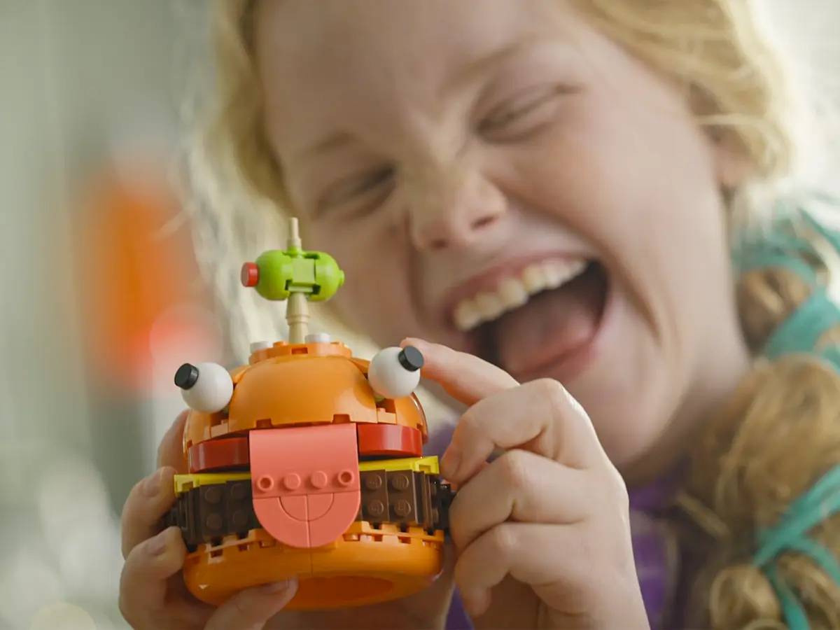 Фото - Конструктор LEGO Fortnite Durrr Burger (77070)