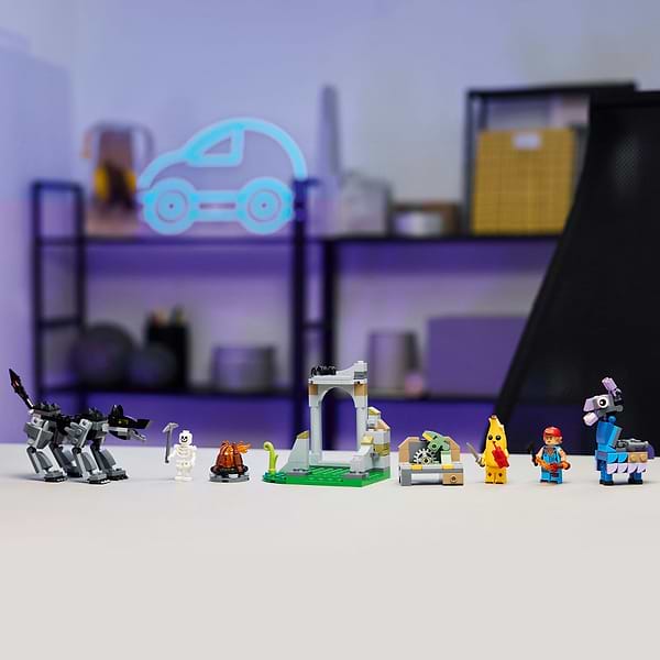 Фото - Конструктор LEGO Fortnite Табір Peely та Sparkplug (77075)
