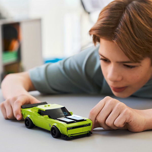 Фото - Конструктор LEGO  Speed Champions Спортивный автомобиль Dodge Challenger SRT Hellcat (77237)