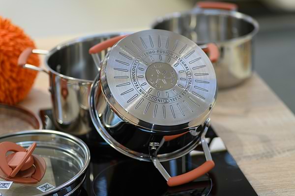 Фото - Набір посуду Tefal G720S674 OPTI'SPACE 6 пр (кастр. 18/20/24 см)