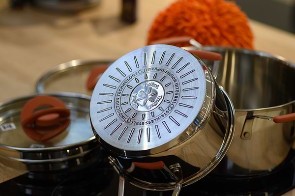 Фото - Набір посуду Tefal G720S674 OPTI'SPACE 6 пр (кастр. 18/20/24 см)