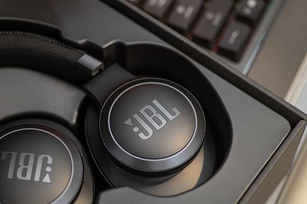 Фото - Навушники повнорозмірні бездротові JBL Live 660 NC Black (JBLLIVE660NCBLK)