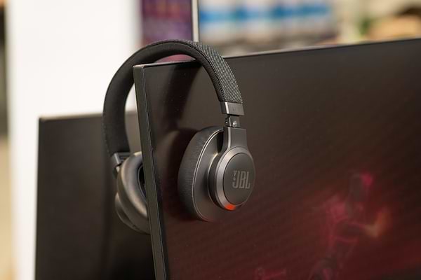 Фото - Навушники повнорозмірні бездротові JBL Live 660 NC Black (JBLLIVE660NCBLK)