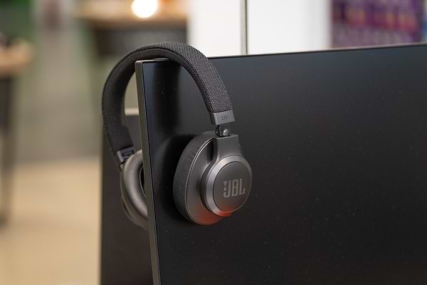 Фото - Навушники повнорозмірні бездротові JBL Live 660 NC Black (JBLLIVE660NCBLK)