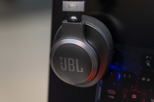 Фото - Навушники повнорозмірні бездротові JBL Live 660 NC Black (JBLLIVE660NCBLK)