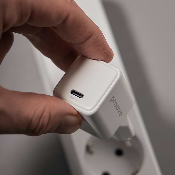 Фото - Сетевое зарядное устройство Proove Pocket GaN 25W (Type-C) white (WCPG25010202)