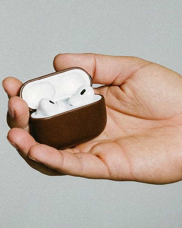 Фото - Чохол для навушників Nomad Modern Leather Case Rustic Brown Horween for Airpods Pro 3rd Gen (NM011284858)