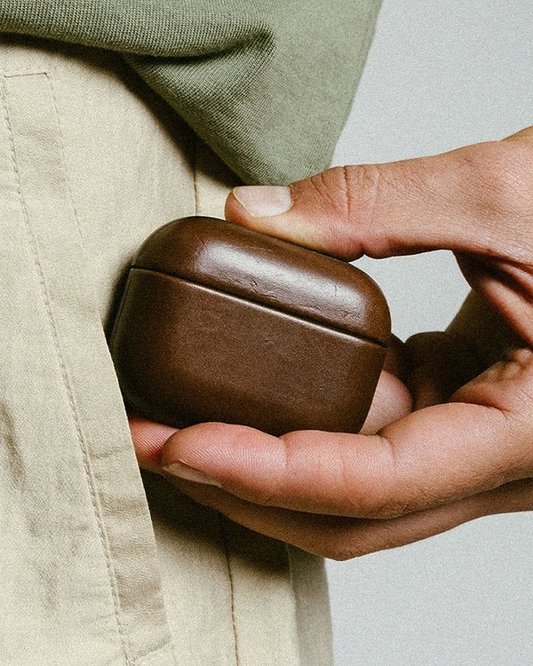 Фото - Чохол для навушників Nomad Modern Leather Case Rustic Brown Horween for Airpods Pro 3rd Gen (NM011284858)