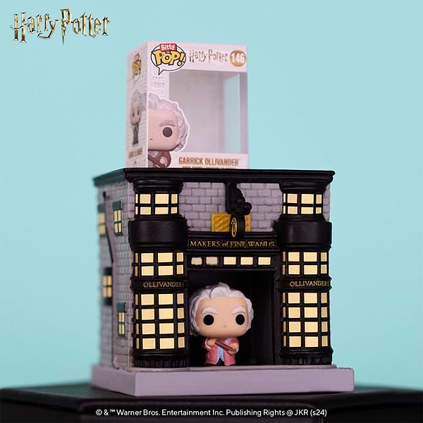 Фото - Коллекционная фигурка FUNKO BITTY POP! Town серии Гарри Поттер - ОЛЛИВАНДЕР И МАГАЗИН ВОЛШЕБНЫХ ПАЛОЧЕК (83627)