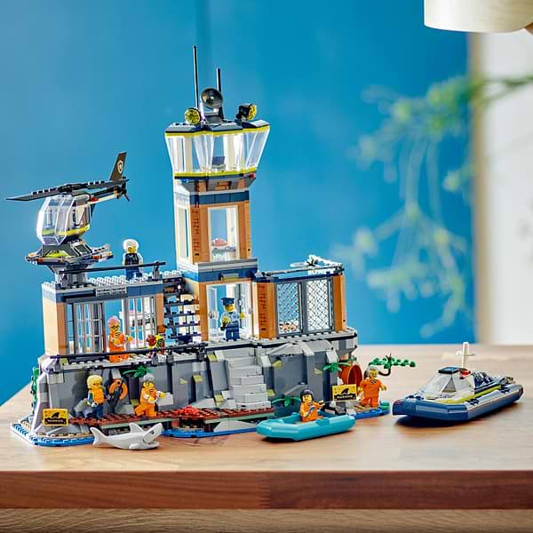 Фото - Конструктор LEGO City Поліцейський острів-в'язниця (60419)