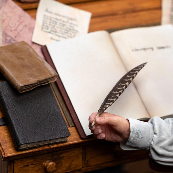 Фото - Колекційна фігурка Weta Workshop LORD OF THE RINGS Bilbo Baggins At His Desk (860103756)