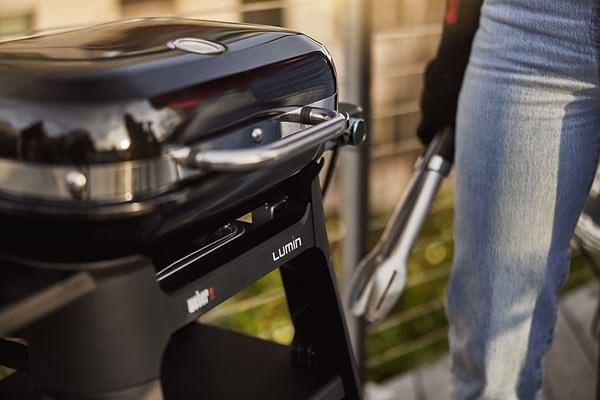 Фото - Гриль-барбекю електричний Weber Lumin Compact 1000 Black (91010979)