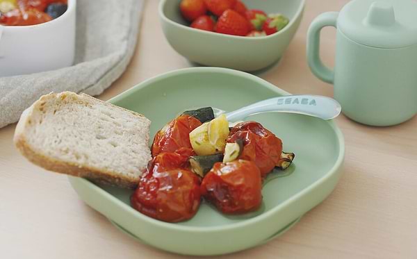 Фото - Тарелка для малыша Beaba cиликоновая тарелка с подставкой-присоской Green (913551)