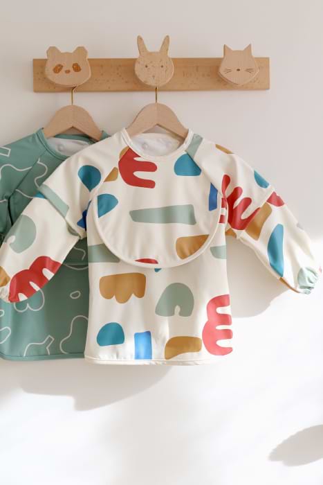 Фото - Нагрудник из клеенки Beaba с разноцветными рукавами (913576)