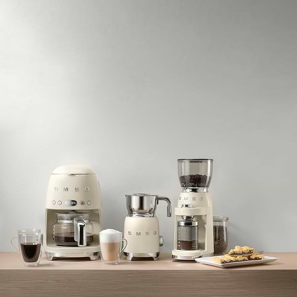 Фото - Кавоварка крапельна Smeg DCF02CREU
