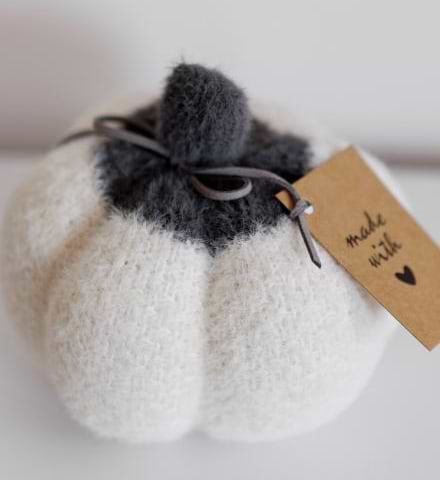 Фото - Подушка декоративна Прованс Pumpkin молочна із сірим хвостиком 9 см (041824)