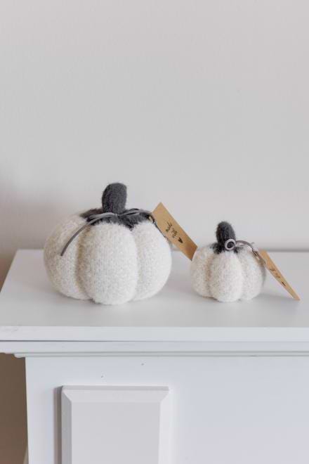 Фото - Подушка декоративна Прованс Pumpkin молочна із сірим хвостиком 15 см (041826)