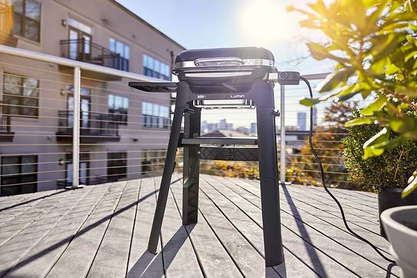 Фото - Гриль-барбекю электрический Weber Lumin Compact 1000 с подставкой Black (91010879)