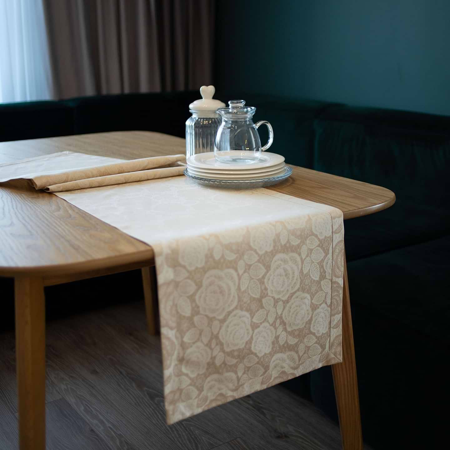 Скатертина раннер Едельвіка Камелія бразильський пісок 240х40 см (420-23/00)