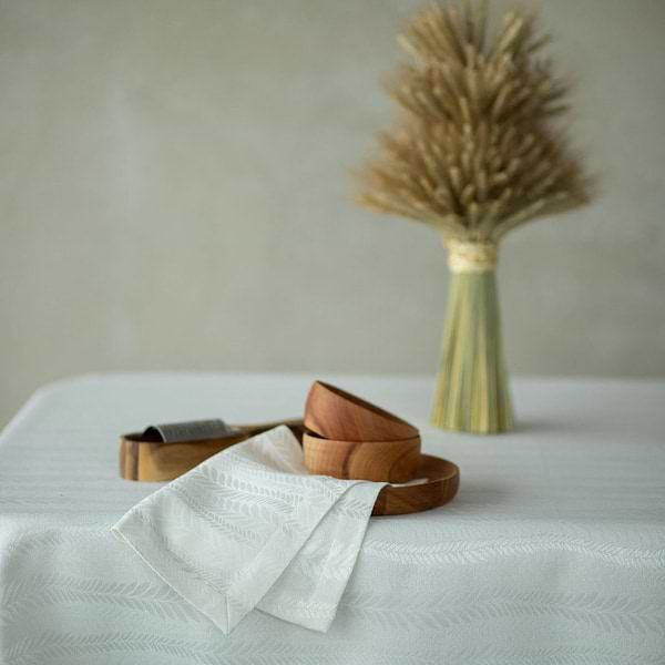 Фото - Скатертина прямокутна Едельвіка Касабланка 300х150 см молочна (275-23/00)