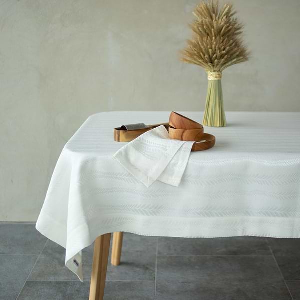 Фото - Скатертина прямокутна Едельвіка Касабланка 300х150 см молочна (275-23/00)