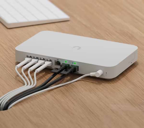 Фото - Маршрутизатор VPN Ubiquiti UCG-FIBER