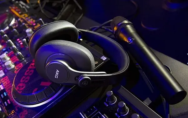 Фото - Навушники повнорозмірні дротові AKG K371