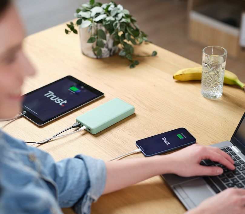 Фото - Батарея мобильная Trust Primo Eco 20000 mAh Green (25027)