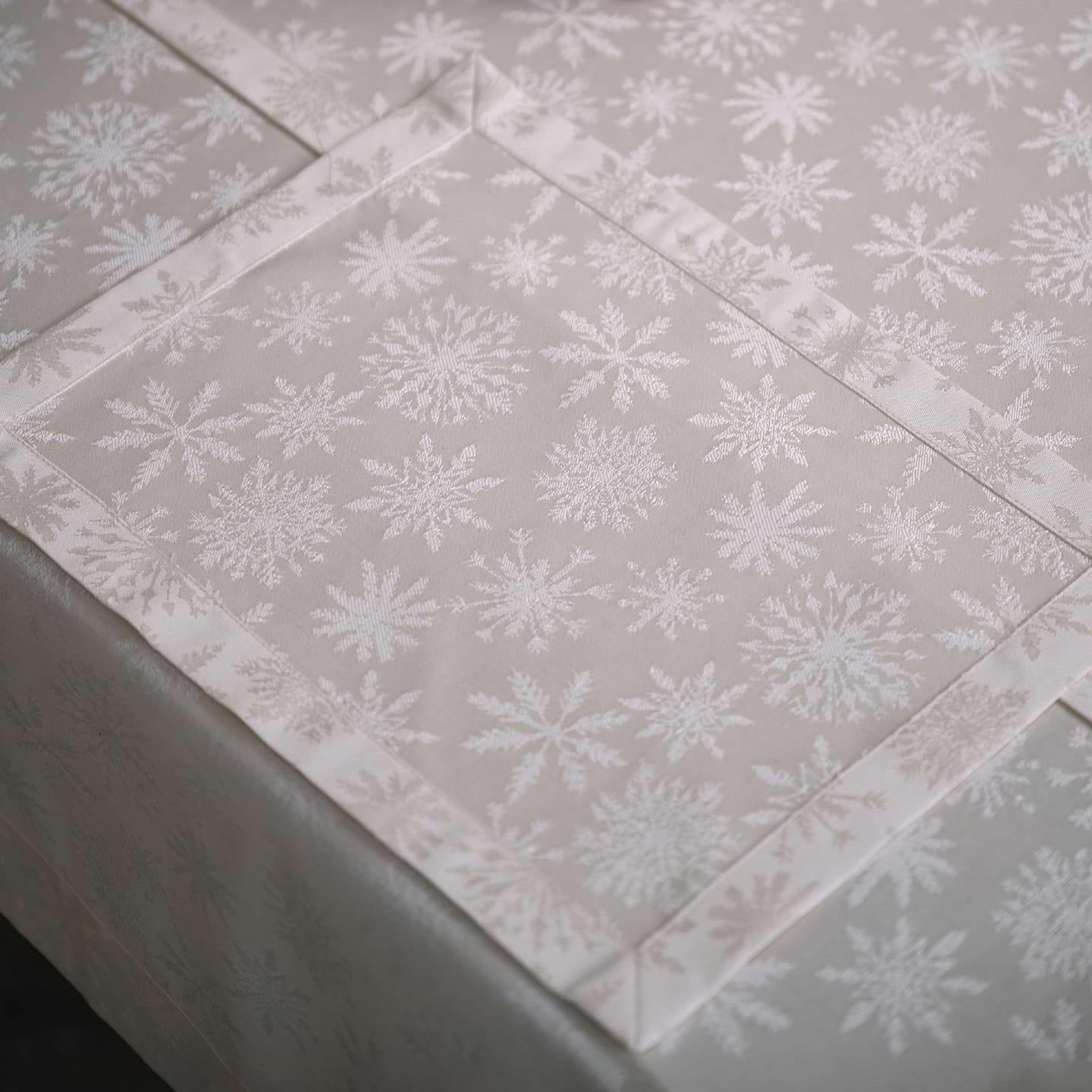 Салфетка для сервировки Едельвіка Снежинки 2 шт. 0,40x0,30 см (251-23/00)