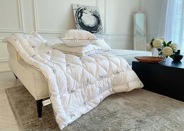 Фото - Набір ковдра євро + 2 подушки Руно 200х220 + 50х70 (925.52_Silver Swan)