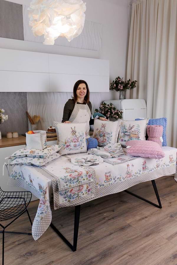 Фото - Подушка декоративна Прованс гобеленова Чарівність зайчихи 45х45 см (044282)