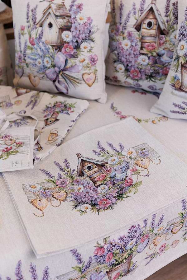 Фото - Подушка декоративна Прованс гобеленова Лавандовий садок пташка на шпаківні 45х45 см (044310)