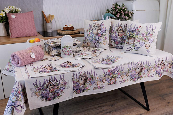 Фото - Подушка декоративна Прованс гобеленова Лавандовий садок пташка біля шпаківні 45х45 см (044312)