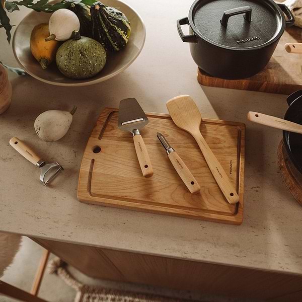 Фото - Лопатка кухонная Fiskars 1075687