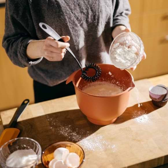 Фото - Вінчик Fiskars Essential 35.5 см (1079061)