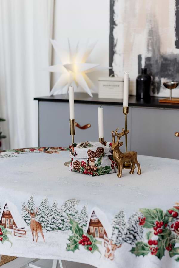 Фото - Скатертина овальна Прованс Новорічна гобеленова Squirrel 135х180 см (041763)