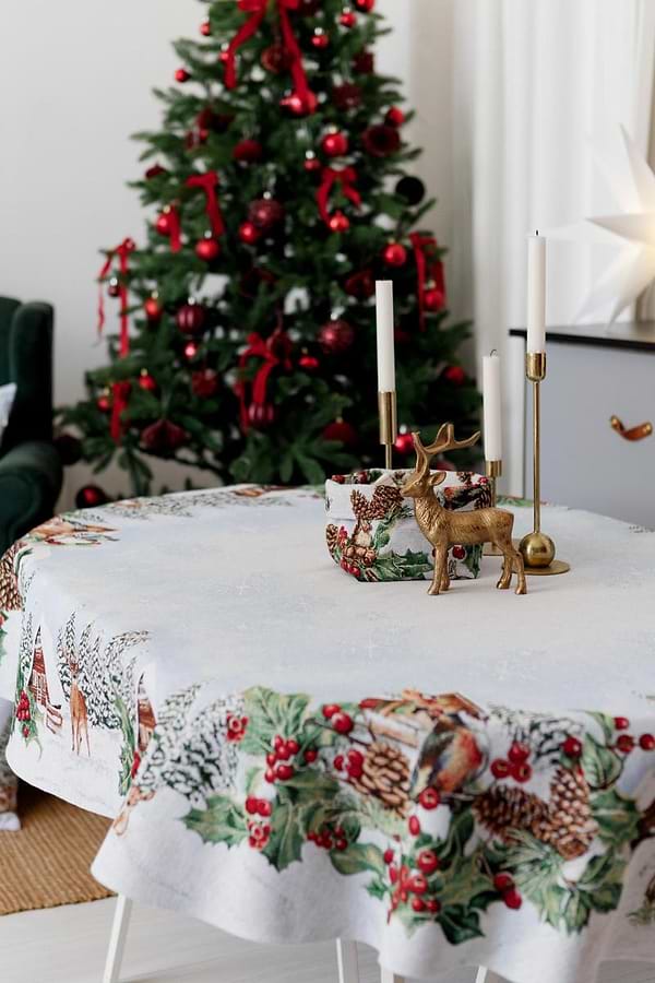 Фото - Скатертина овальна Прованс Новорічна гобеленова Squirrel 135х180 см (041763)