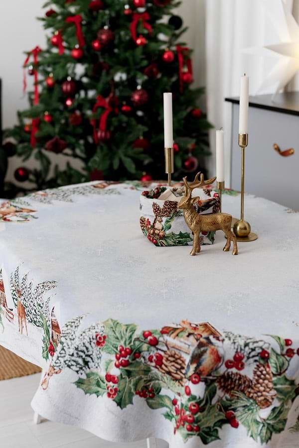 Фото - Скатертина овальна Прованс Новорічна гобеленова Squirrel 135х180 см (041763)