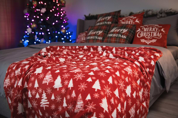 Фото - Плед односпальний Ardesto Fleece 130x160 см засніжені ялинки (ART0715PB)