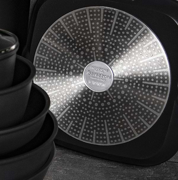 Фото - Сковорода універсальна Barazzoni BLACK TITAN 20 см (85560602098)