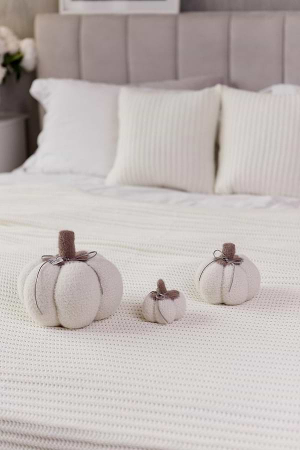 Фото - Подушка декоративная Прованс Тыквушка молочная D15 см (041106)