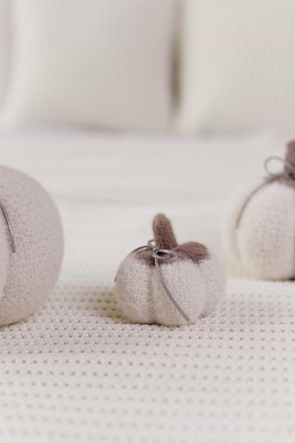 Фото - Подушка декоративная Прованс Тыквушка молочная D9 см (041105)