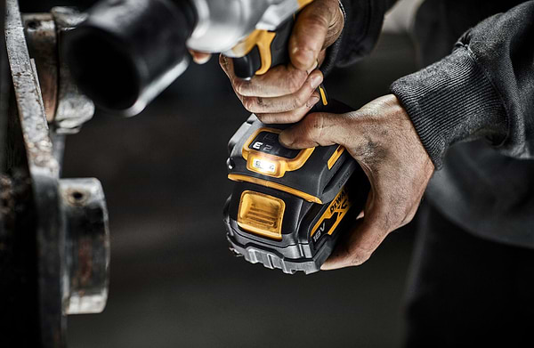 Фото - Гайковерт акумуляторний DeWALT DCF961NT