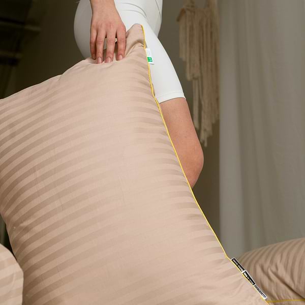 Фото - Подушка стандартна MirSon 1483 Carmela Hand Made memory effekt М'яка 70х70 см (2200001540255)