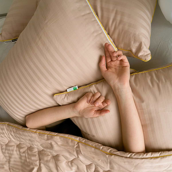 Фото - Подушка стандартна MirSon 1483 Carmela Hand Made memory effekt М'яка 70х70 см (2200001540255)