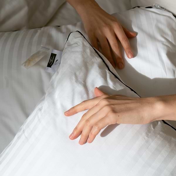 Фото - Подушка стандартная MirSon Extra Premium Royal 105 40x60 см (2200000017291)